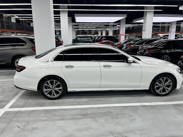 Mercedes-Benz E-Class — Фото автомобиля 12