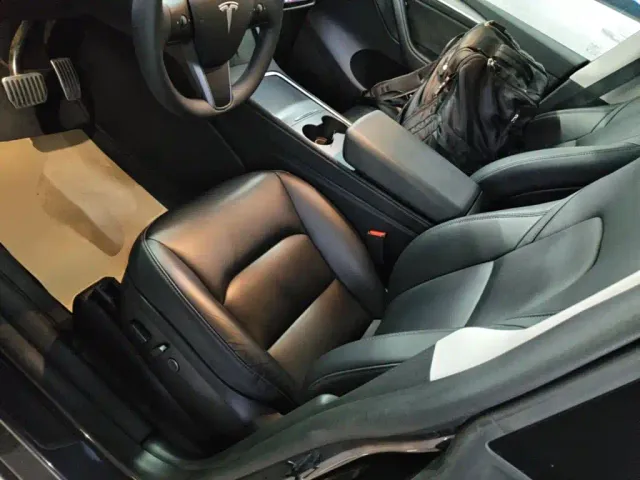Tesla Model Y — Фото автомобиля 14
