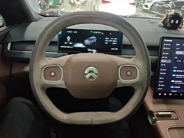 Nio ES8 — Фото автомобиля 2
