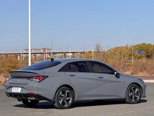 Hyundai Elantra — Фото автомобиля 4