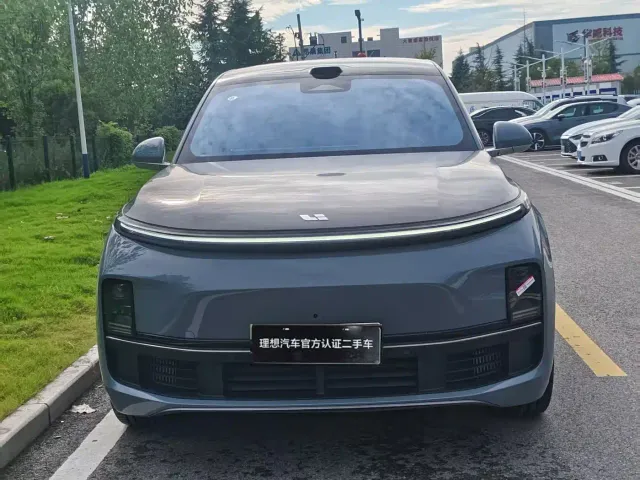 Li Auto L8 — Фото автомобиля 2