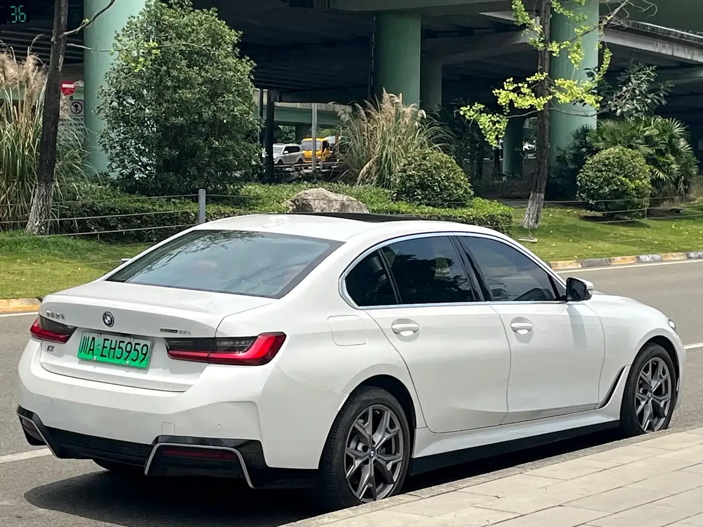 BMW BMW i3 2022 eDrive 35 L — Фото автомобиля 15