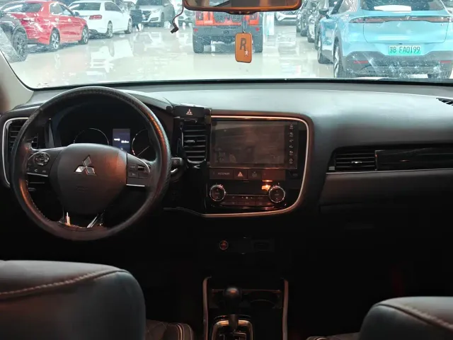 Mitsubishi Outlander — Фото автомобиля 9