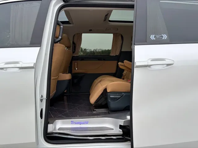 GAC Trumpchi E8 — Фото автомобиля 11