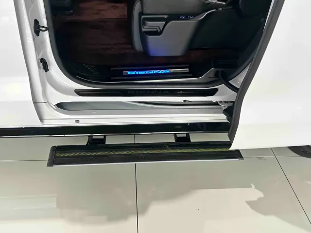 Toyota Sienna — Фото автомобиля 16