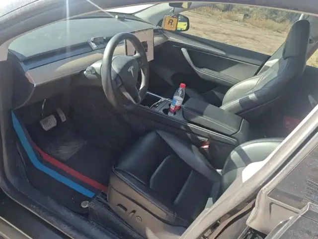 Tesla Model Y — Фото автомобиля 9