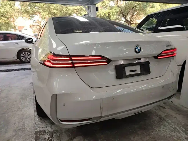 BMW 5 Series — Фото автомобиля 4