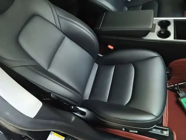 Tesla Model Y — Фото автомобиля 24