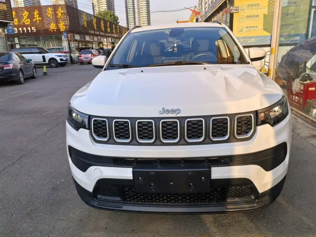 Фотография автомобиля — Jeep Compass