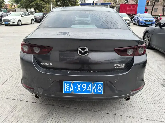 Mazda Axela — Фото автомобиля 2