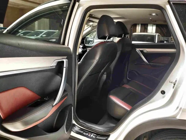 Geely Binyue — Фото автомобиля 6