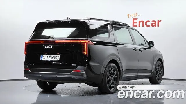 Kia Carnival — Фото автомобиля 2