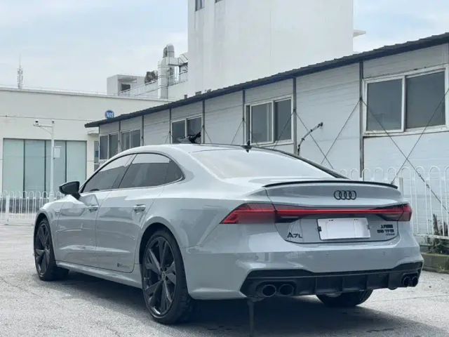 Audi A7L — Фото автомобиля 10