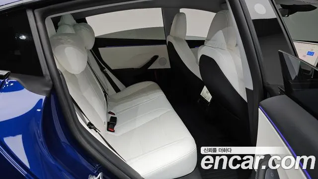 Tesla Model 3 — Фото автомобиля 11