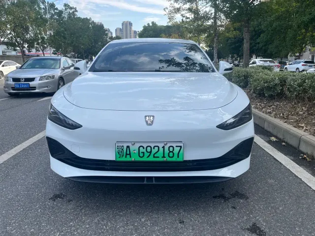 Roewe D7 — Фото автомобиля 2