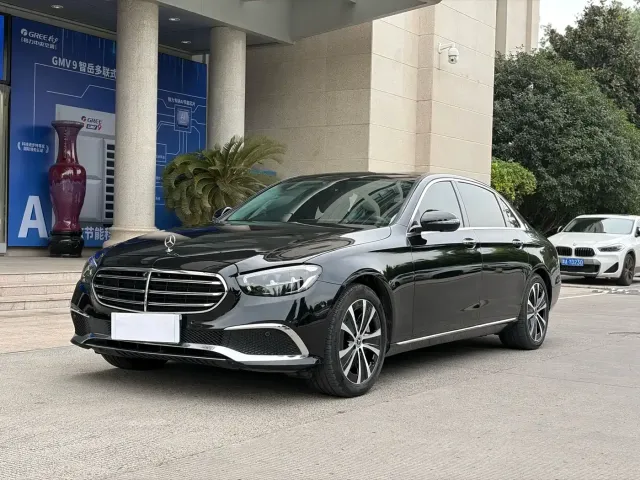 Фотография автомобиля — Mercedes-Benz E-Class