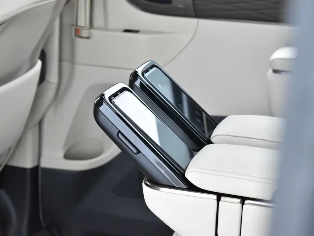 Toyota Alphard — Фото автомобиля 24