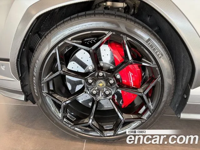 Lamborghini Urus — Фото автомобиля 5