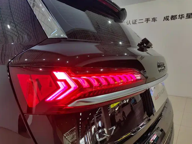 Audi Q7 — Фото автомобиля 9