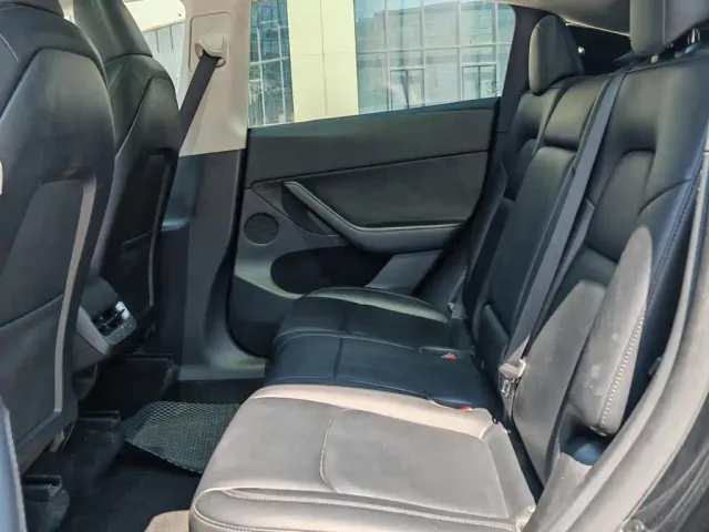Tesla Model Y — Фото автомобиля 8