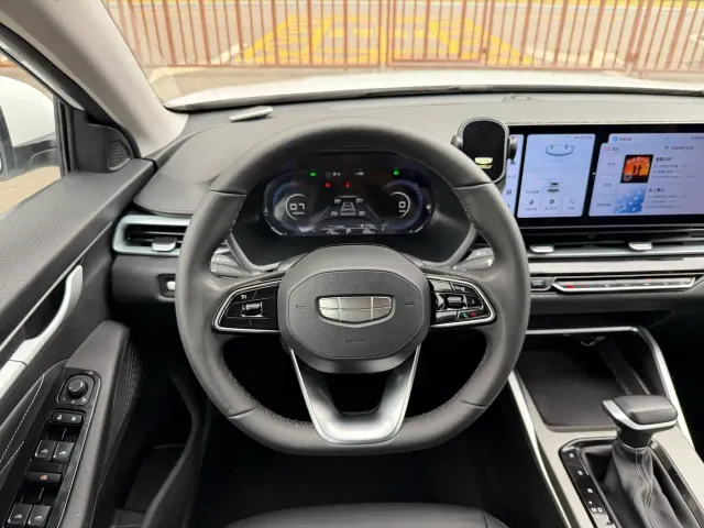 Geely Emgrand — Фото автомобиля 4