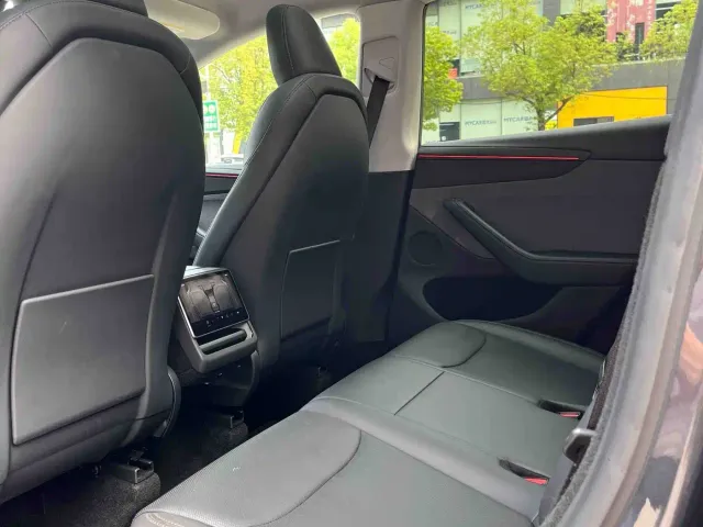 Tesla Model Y — Фото автомобиля 6
