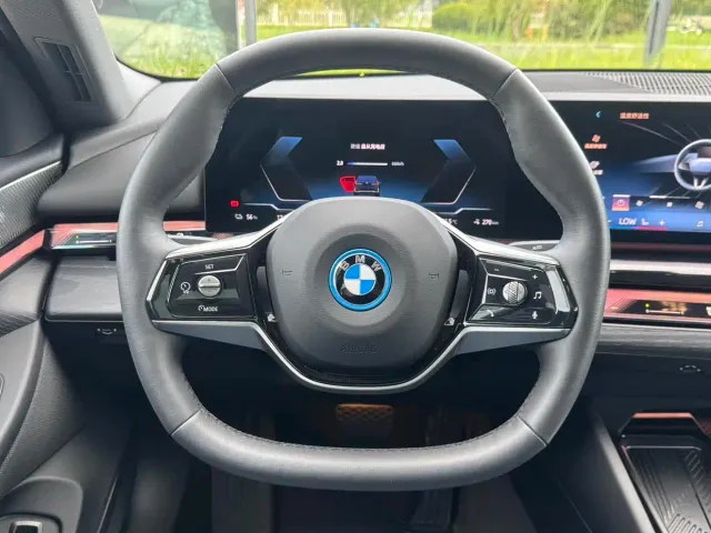 BMW i5 — Фото автомобиля 12