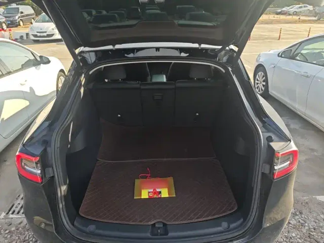 Tesla Model Y — Фото автомобиля 18