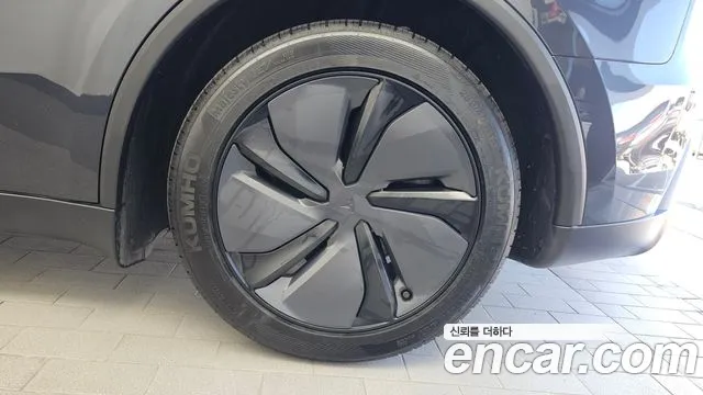 Tesla Model Y — Фото автомобиля 6