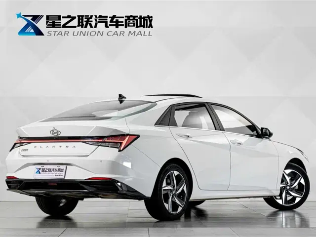 Hyundai Elantra — Фото автомобиля 6