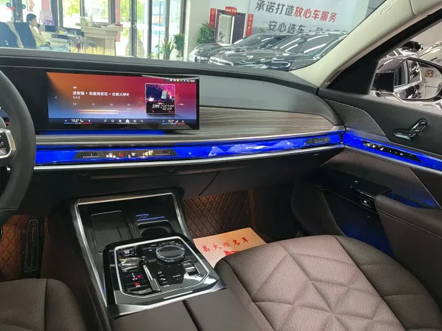 BMW 7 Series — Фото автомобиля 12