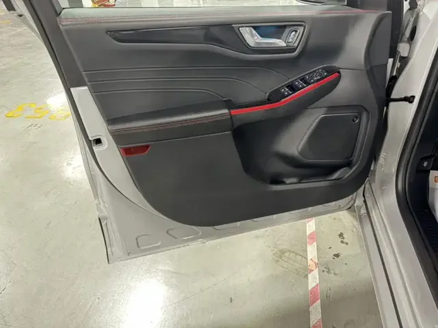 Ford Escape — Фото автомобиля 8