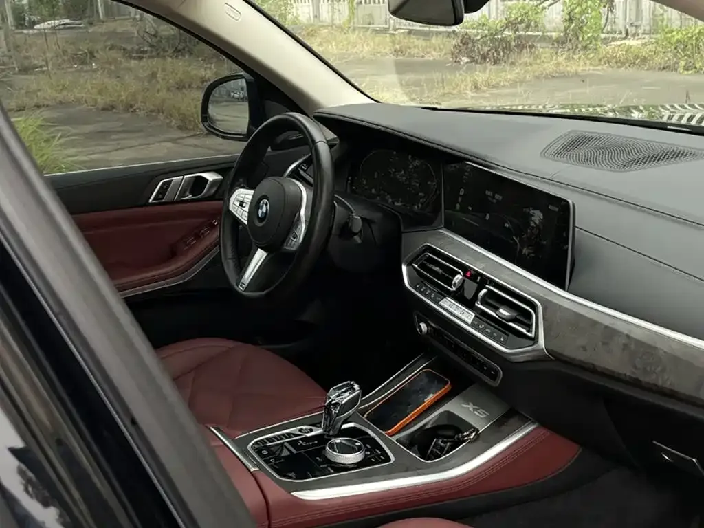 BMW BMW X5 2022 Facelift xDrive 30Li M Sport Package — Фото автомобиля 4