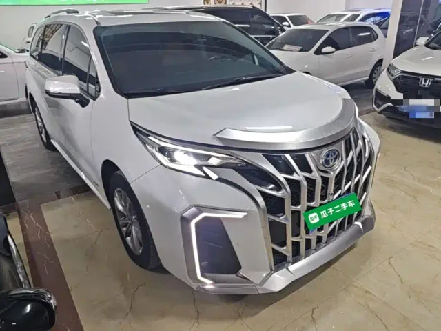Toyota Sienna — Фото автомобиля 3