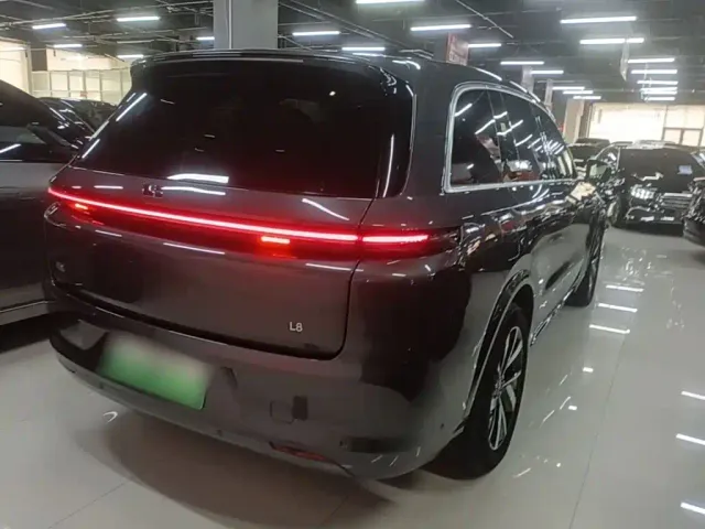 Li Auto L8 — Фото автомобиля 6