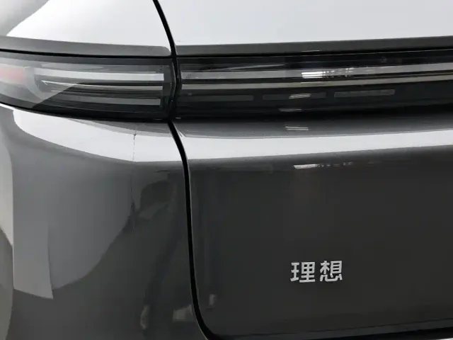 Li Auto L8 — Фото автомобиля 7
