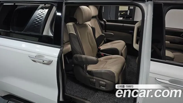 Kia Canival Carnival 4 поколение Бензин 7 мест Signature — Фото автомобиля 3