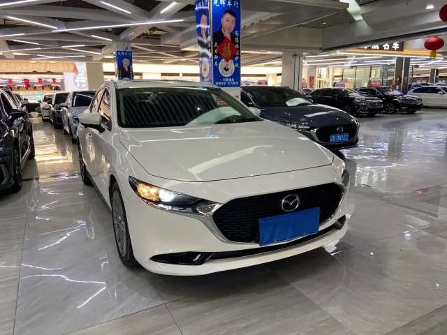 Mazda Axela — Фото автомобиля 3