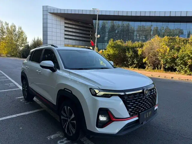 Changan CS35 Plus — Фото автомобиля 3