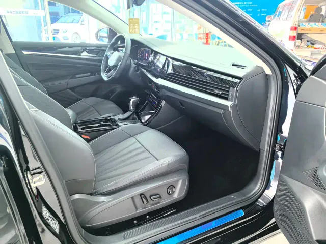 Volkswagen Passat — Фото автомобиля 13