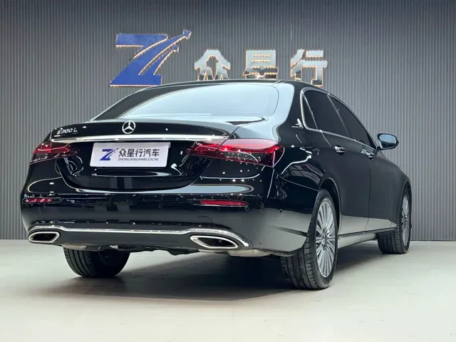 Mercedes-Benz E-Class — Фото автомобиля 3