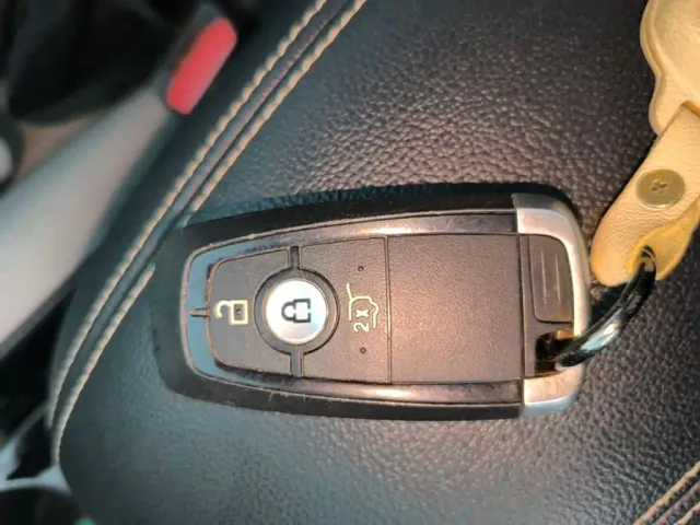 Ford Escape — Фото автомобиля 8