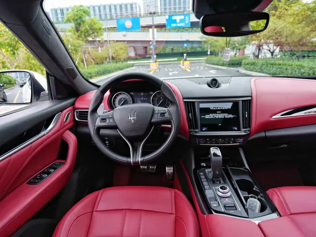Maserati Levante — Фото автомобиля 10