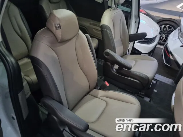 Kia Carnival Generation 4 — Фото автомобиля 16