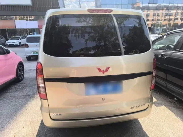 Wuling Hongguang V — Фото автомобиля 5