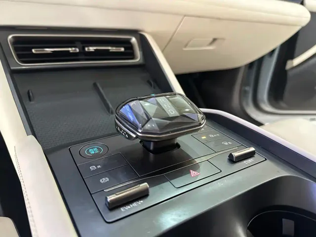 BYD Qin L — Фото автомобиля 19