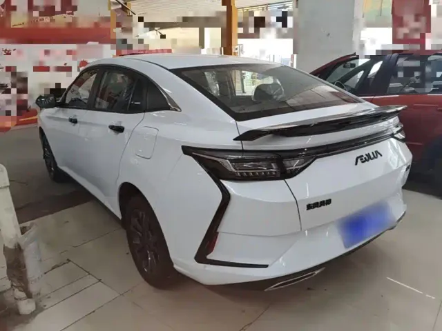 Dongfeng Yixuan — Фото автомобиля 4