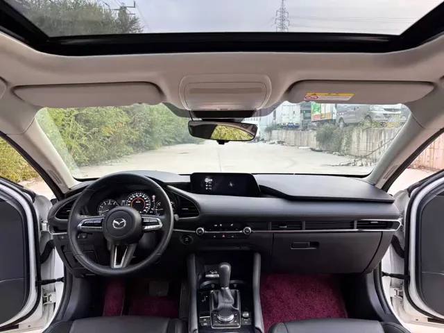 Mazda Axela — Фото автомобиля 5