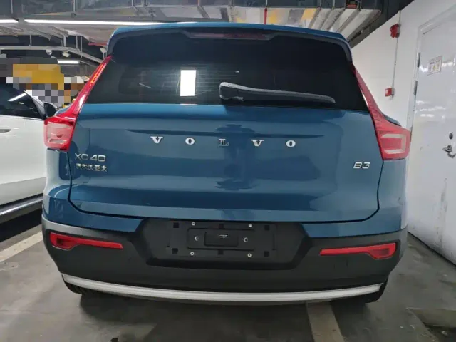 Volvo XC40 — Фото автомобиля 5