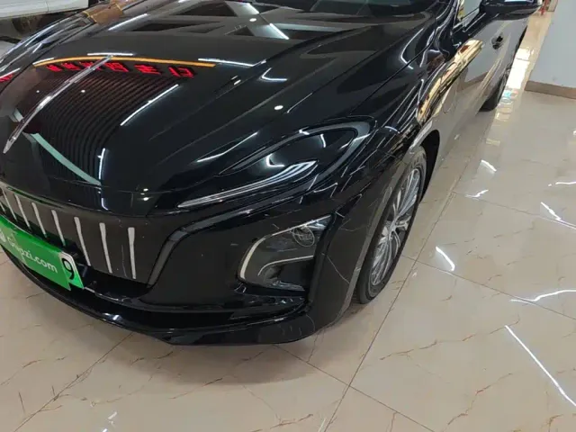 Hongqi E-QM5 — Фото автомобиля 23